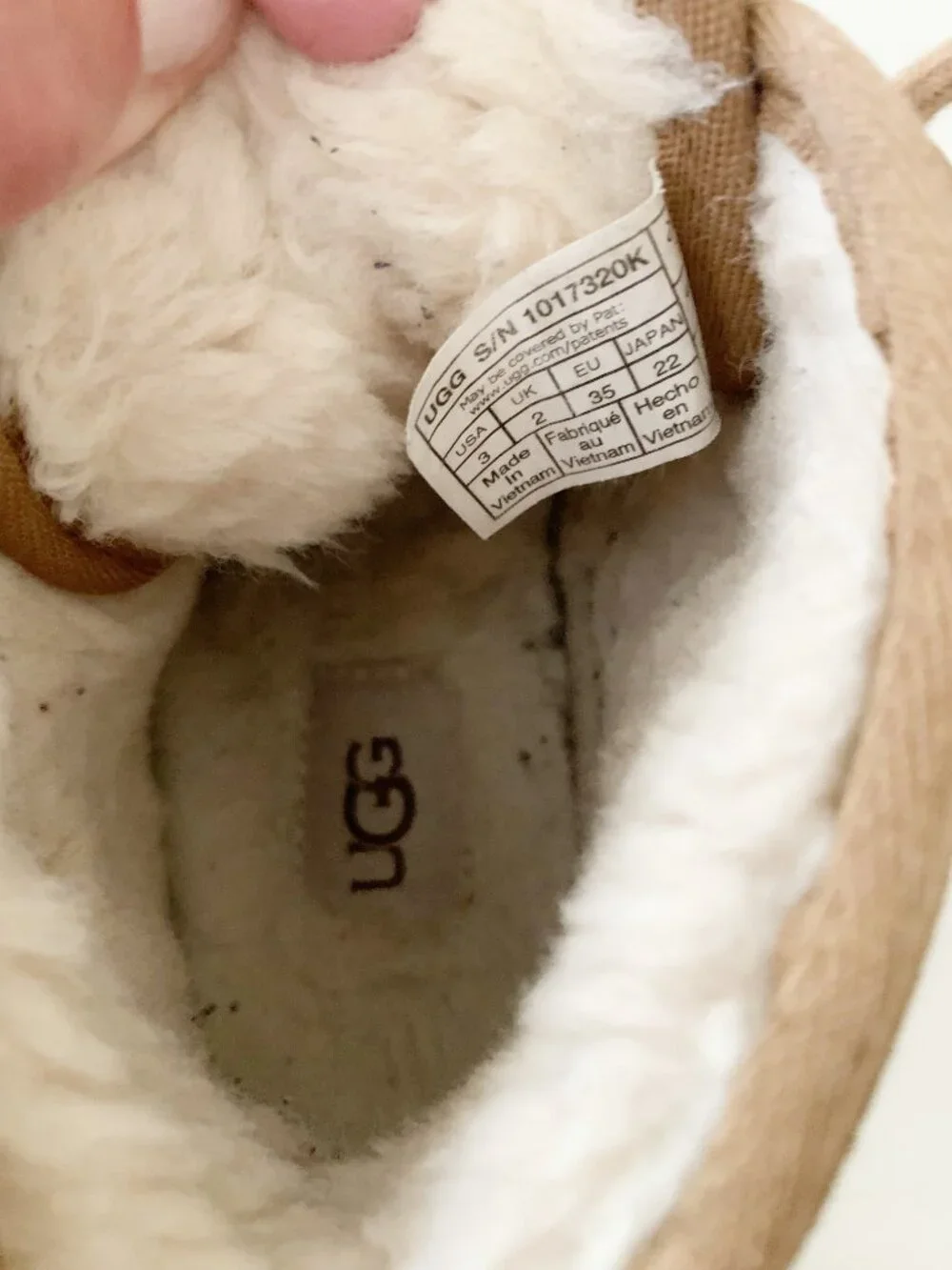 UGG Neumel II Sheepskin Chukka Boots • Kids 3
